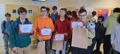 Zwycięzcy z dyplomami